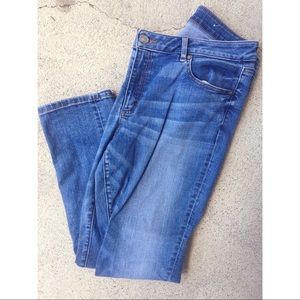 Mid Rise Ankle Jeans